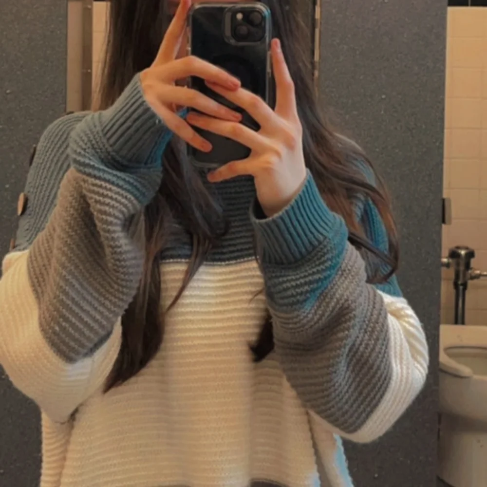 Sweater - Picture 1 of 2